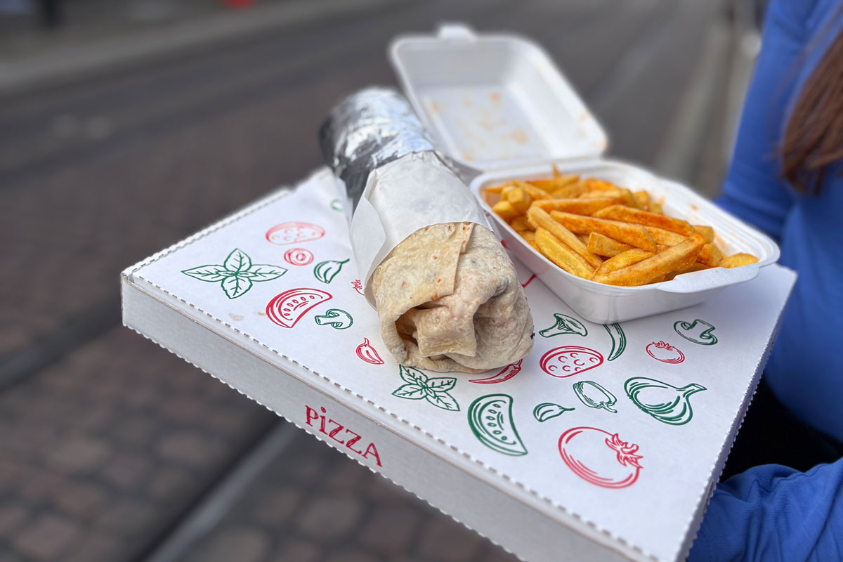 Pizzakarton, Döner und Pizza