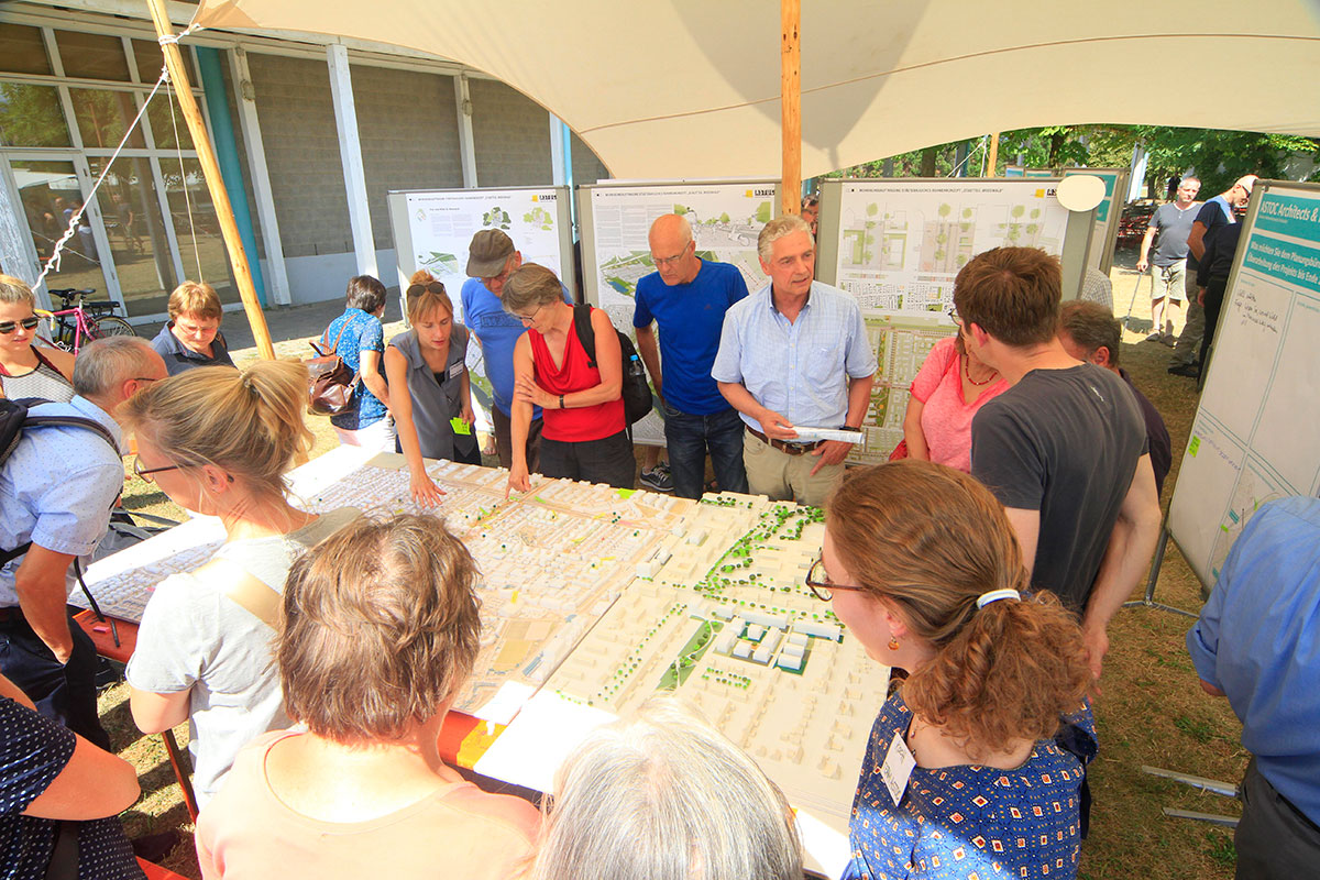 Eindruck des Beteiligungsverfahrens: Öffentlicher Dialogmarkt am Bürgerhaus Seepark im Sommer 2018