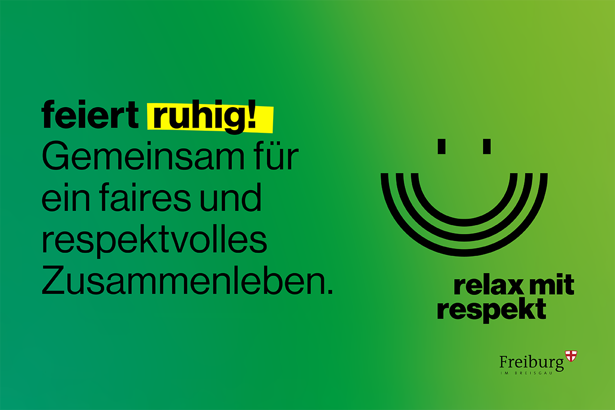 Grünes Plakat mit Smiley und dem Slogan "Feiert ruhig! Gemeinsam für ein faires und respektvolles Zusammenleben."