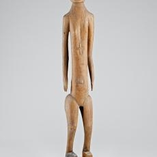 Weibliche Figur, Makonde, Ostafrika, 19. Jh., Slg. Sauer, Inventarnummer I/0126, Foto: Axel Killian