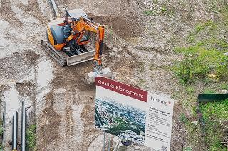 Bagger mit Schild "Kleineschholz"
