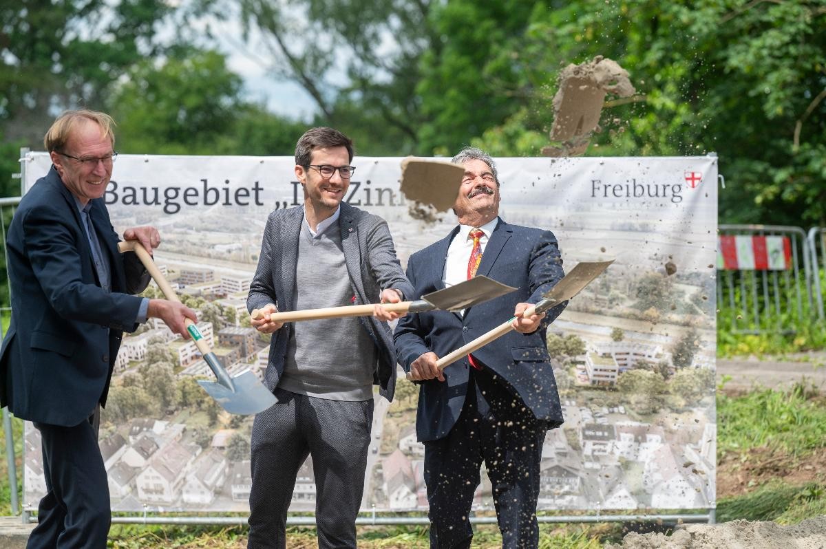 Horn, Haag und Schätzle beim Spatenstich für das Baugebiet Zinklern
