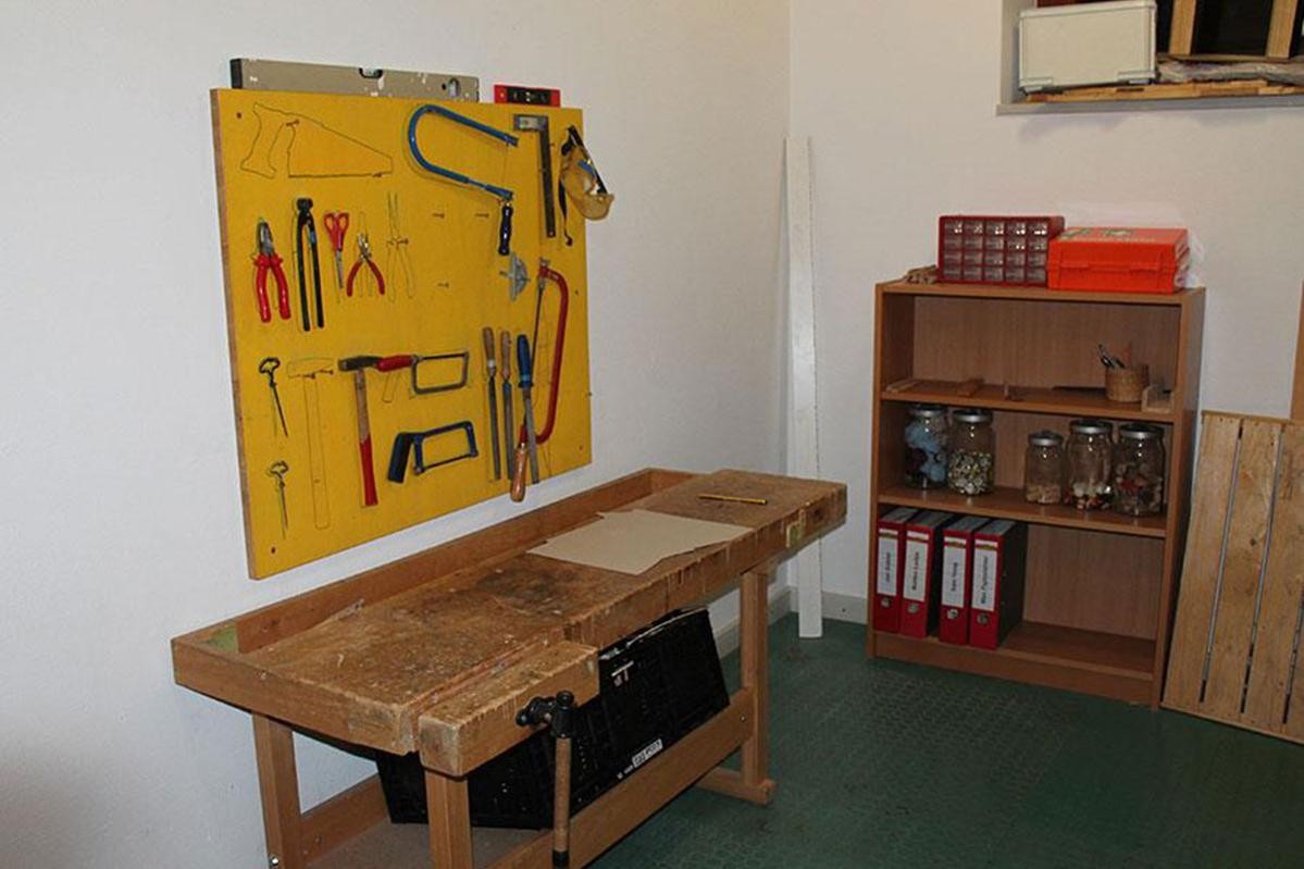 Werkbank mit Werkzeug