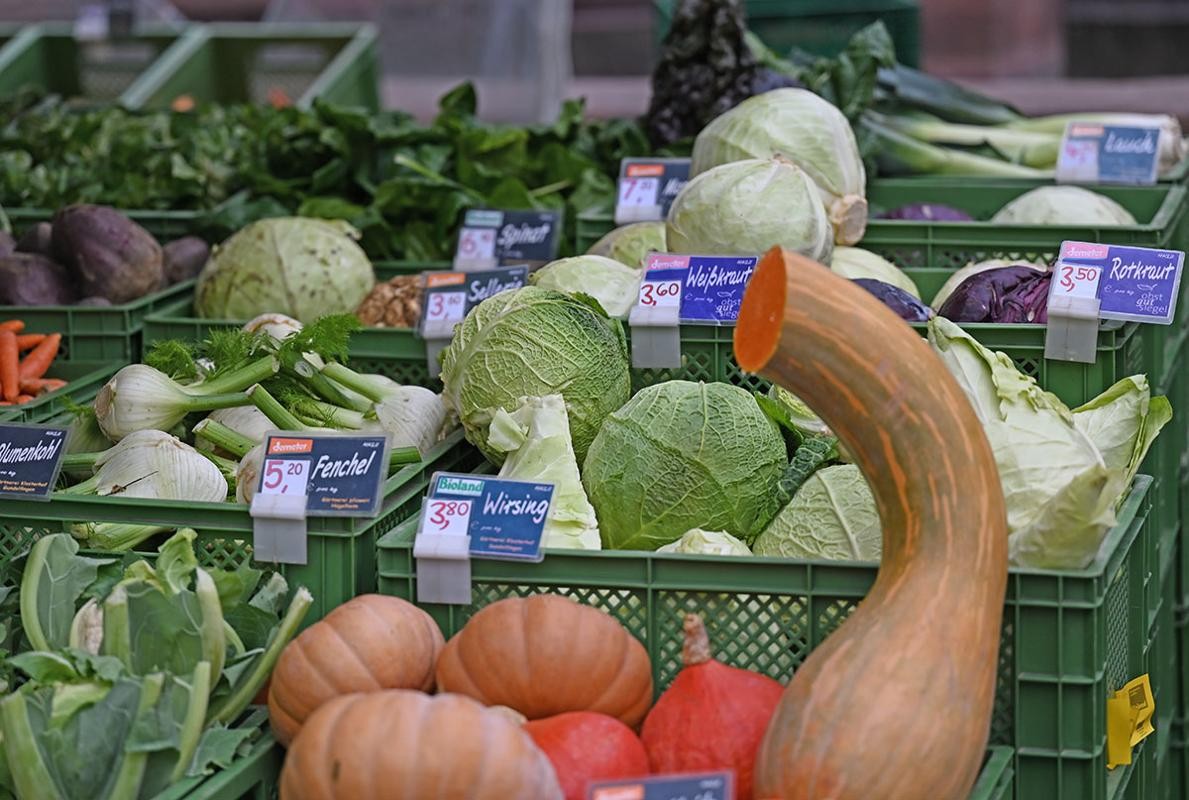 Gemüse auf einem Marktstand