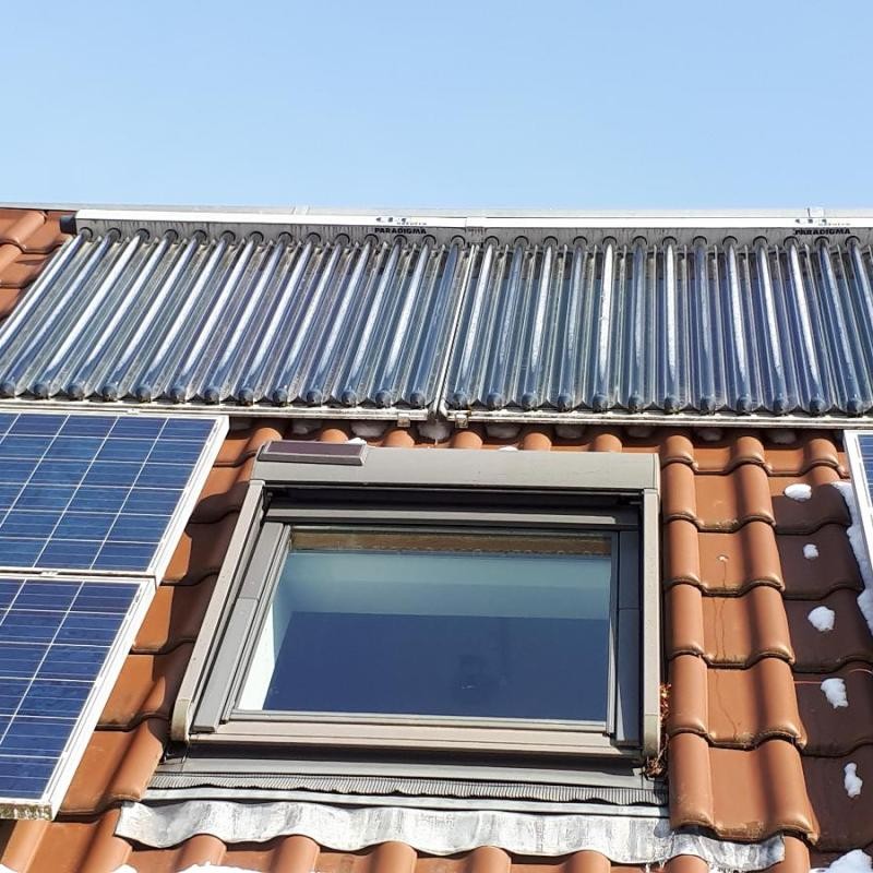 Dach mit PV-Modulen Dach mit PV-Modulen