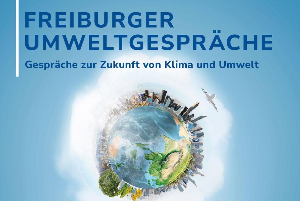 Blaue Grafik einer bebauten Weltkugel mit Text: Freiburger Umweltgespräche Blaue Grafik einer bebauten Weltkugel mit Text: Freiburger Umweltgespräche