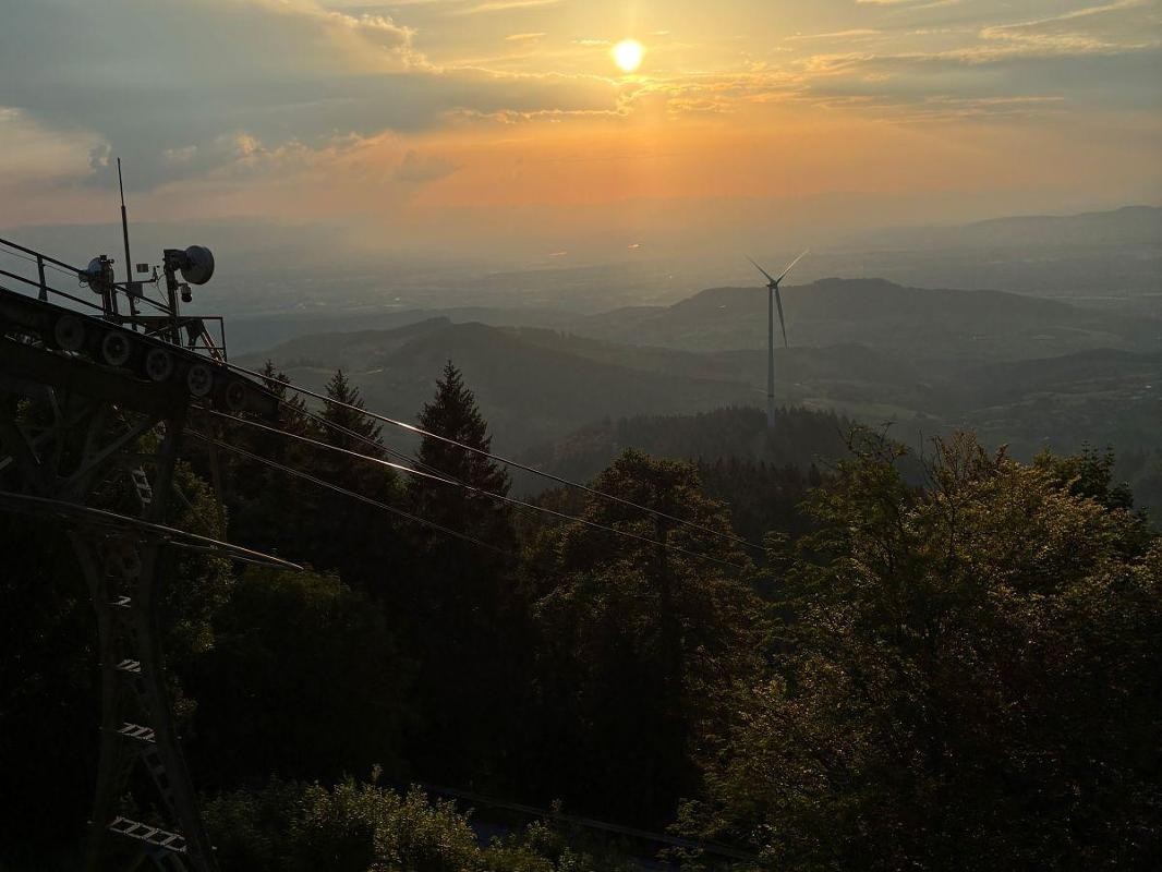 Der Blick vom Schauinsland bei Sonnenuntergang. Der Blick vom Schauinsland bei Sonnenuntergang.