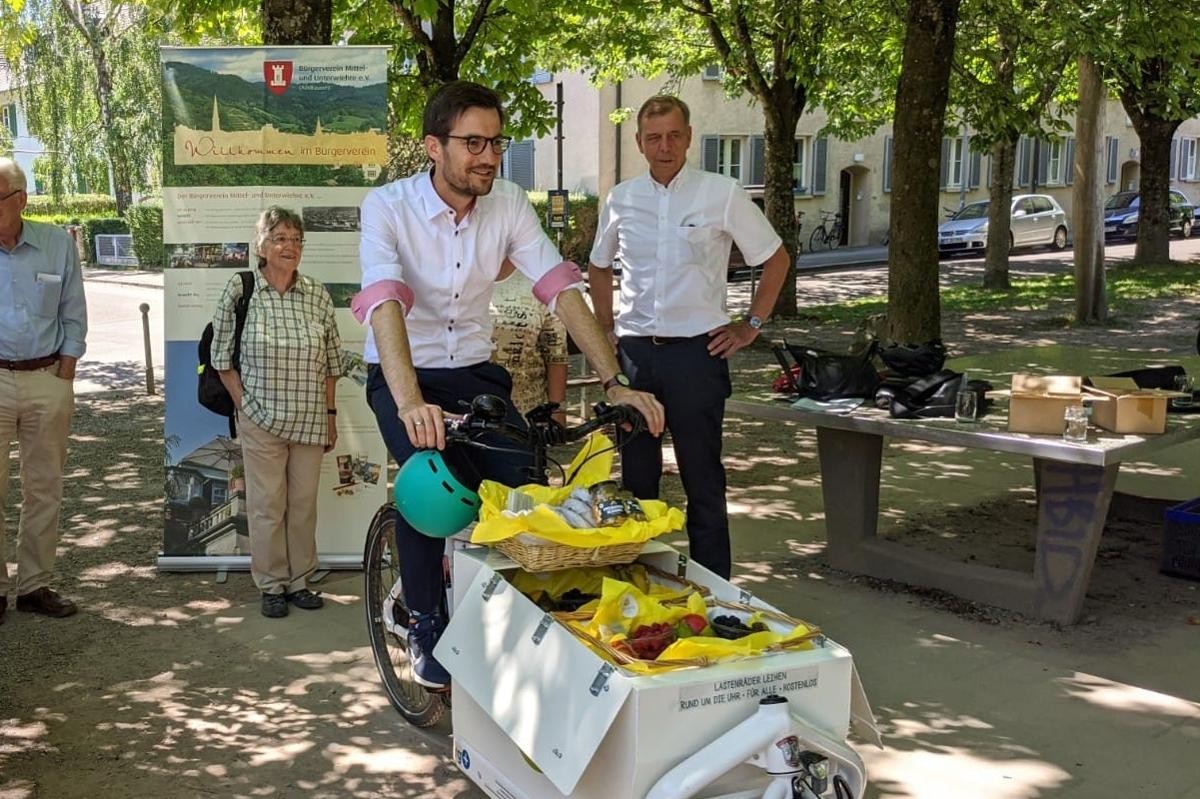 OB Horn fährt Lastenrad