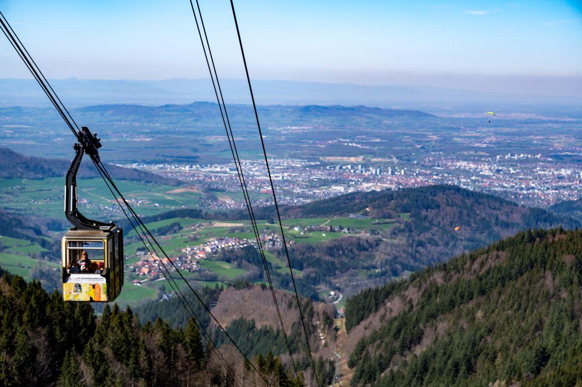 Gondel der Schauinslandbahn bei der Fahrt