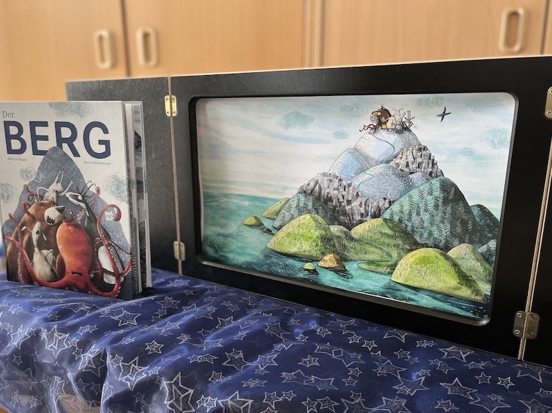 Kamishibai zum Buch "Der Berg" von Rebecca Gugger und Simon Röthlisberger