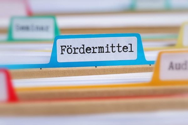 Aktenordner mit einem Reiter mit der Aufschrift Fördermittel