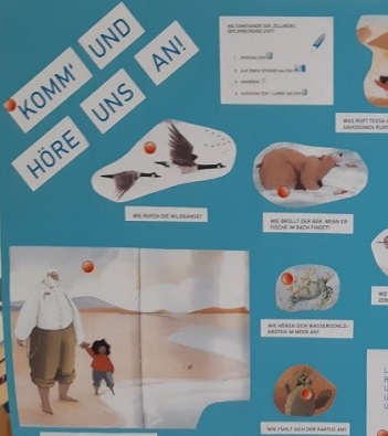 Auszüge aus dem Buch mit besprochenen Aufklebern.