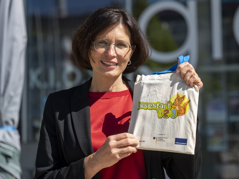 Ein wichtiges Anliegen für die Bürgermeisterin für Bildung und Umwelt: Die Lesefreude schon bei den Kleinsten wecken und damit einen wichtigen Baustein für Bildungsgerechtigkeit legen.