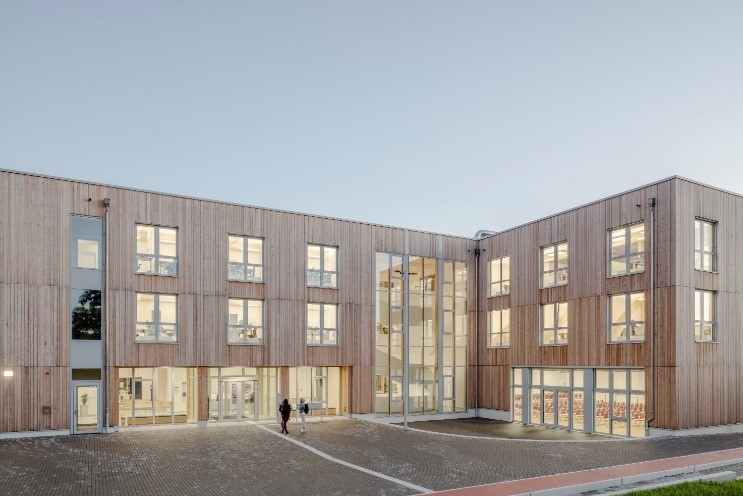 Neubau Campuserweiterung in Holzbauweise (Holzskelett, Holzhybridbau); Architektur - Kaden + Lager GmbH  (Quelle: uwh | Kaden⁺ (kadenplus.de))