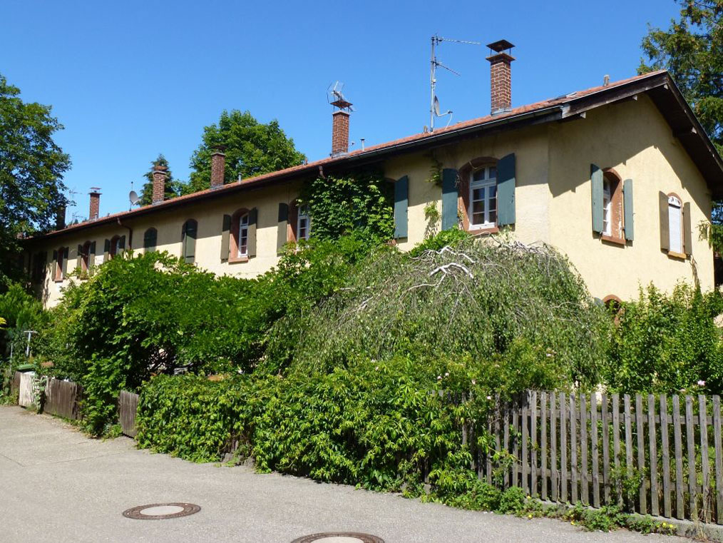 Reihenhaus Knopfhäuslesiedlung Reihenhaus mit grünem Vorgarten