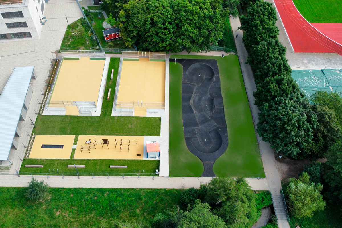 Pumptrack, Trampolin oder Boxsack, auf dem alten Bolzplatz ist eine ganz besondere Sportanlage entstanden