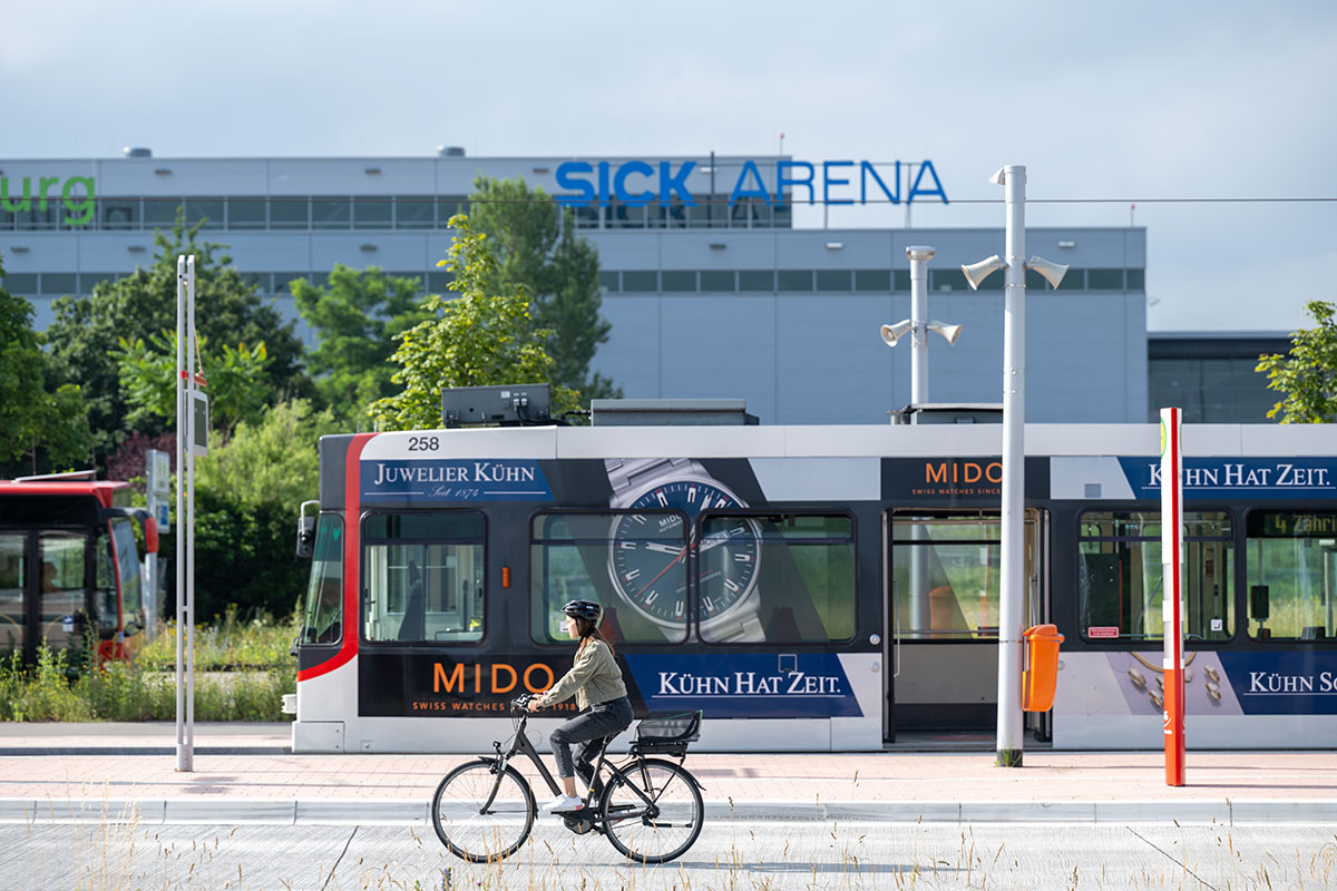 Fahrräder vor der UB