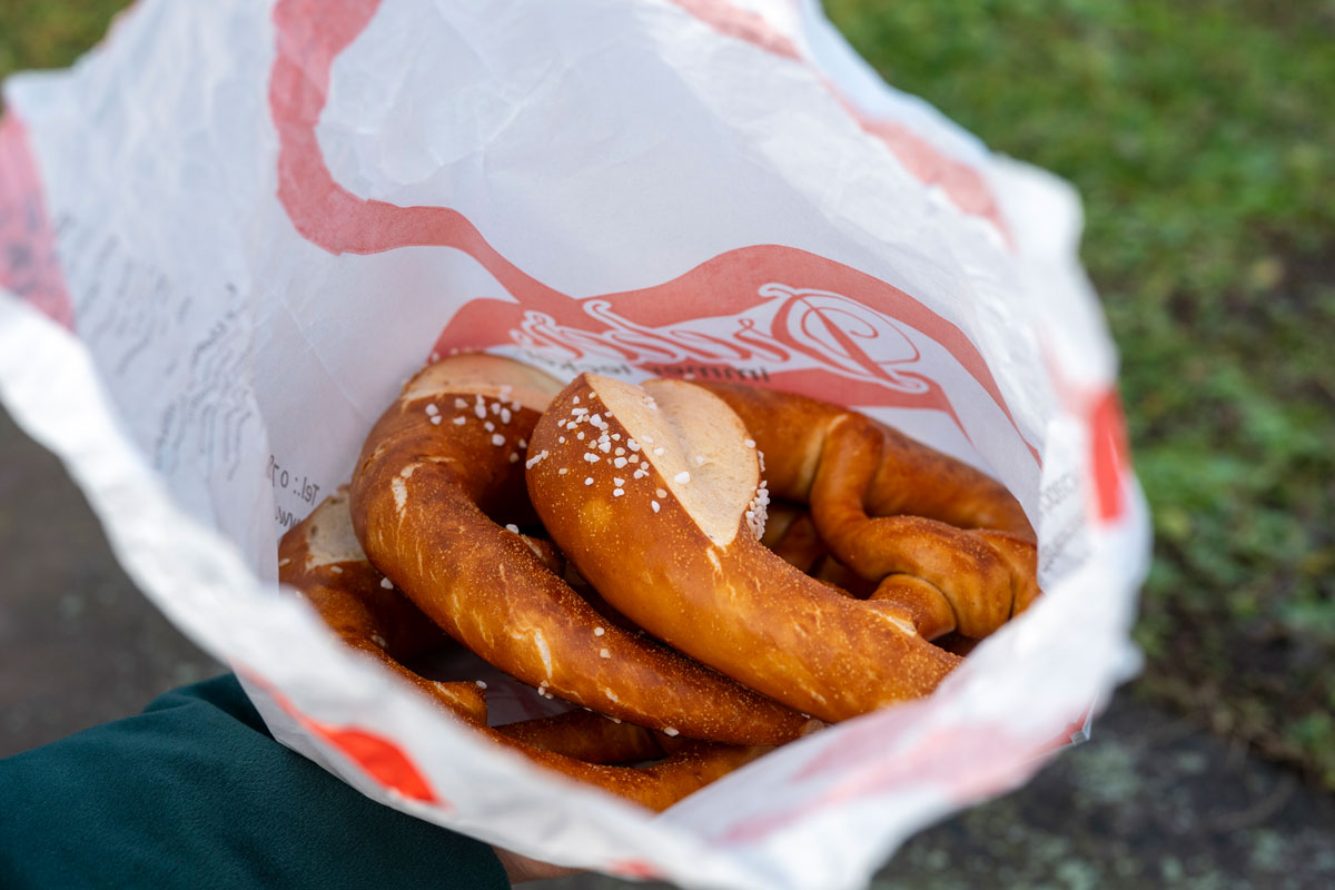 Brezeln in einer Tüte