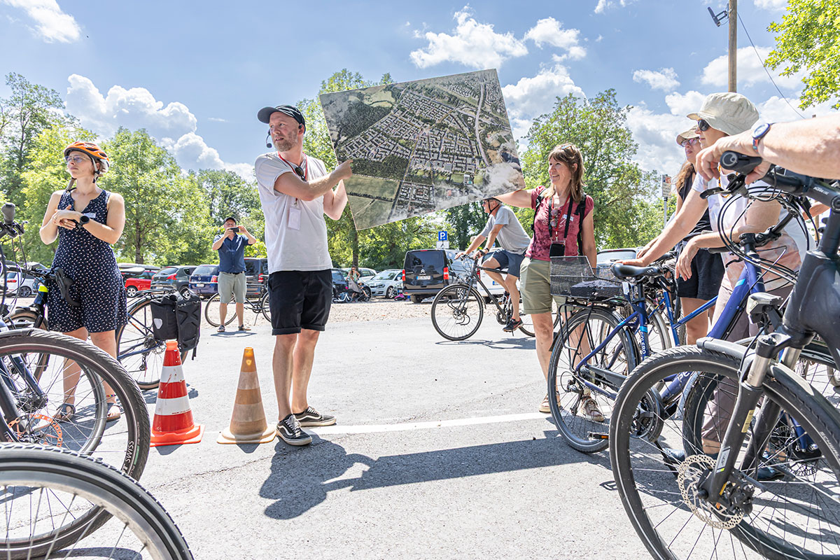Fahrradspaziergang durch den neuen Stadtteil mit Ingo Breuker, stellvertretender Leiter der Projektgruppe Dietenbach.