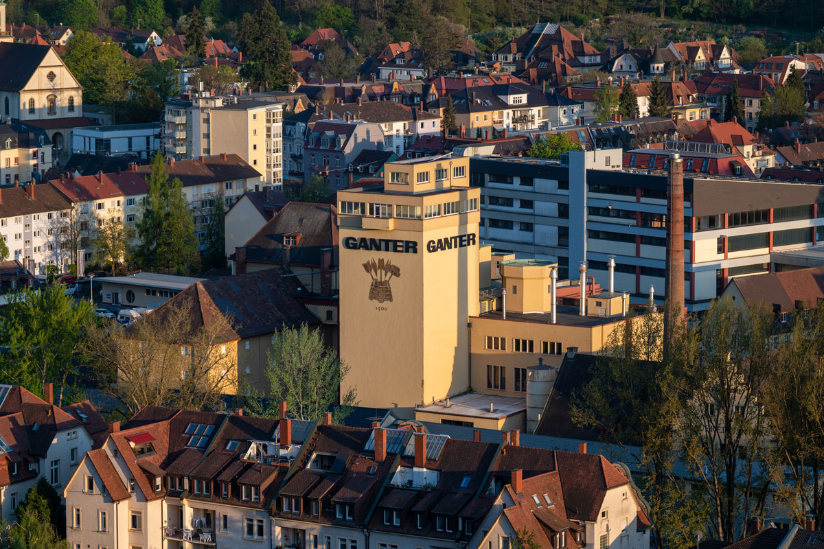 Blick auf ein Brauereigelände aus der Vogelperspektive