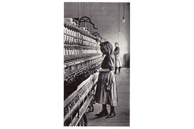 Junges Mädchen arbeitet