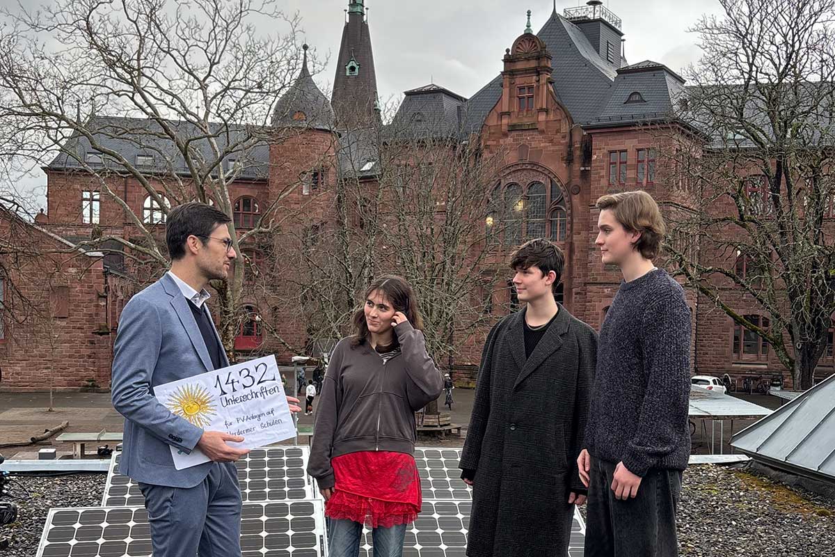 OB Martin Horn im Gespräch mit Schüler*innen der Klima-AG