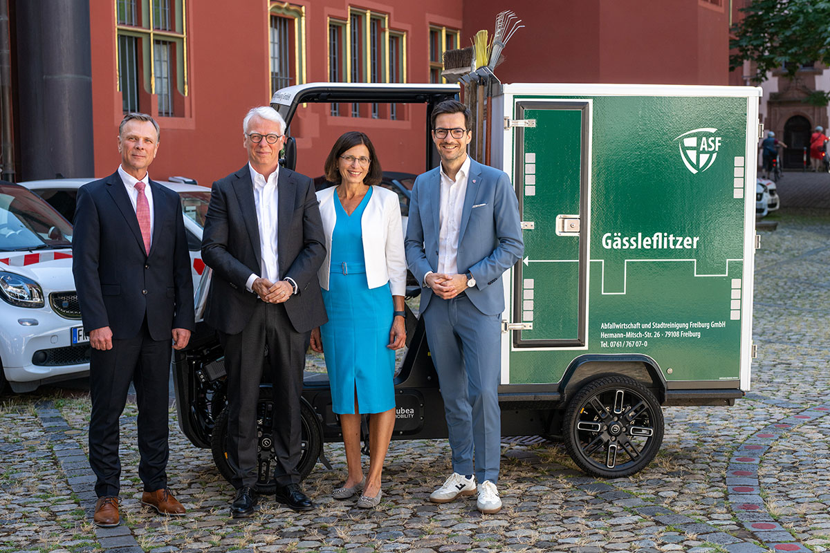 Saubere Sache: Eckhard Vogt und Thomas Conzendorf von Remondis sowie Bürgermeisterin Christine Buchheit und OB Martin Horn (v. l.) freuen sich über die weitere Partnerschaft.