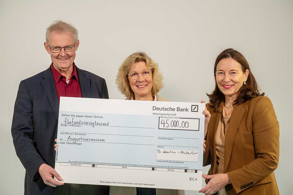 Scheckübergabe über 45.000 Euro ans Augustinermuseum
