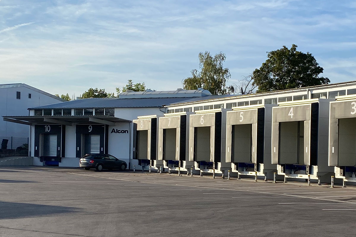 Blick auf ein Logistikzentrum ohne Lkw