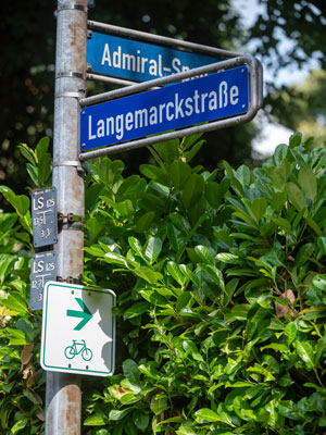 Schild: Langemackstraße, Admiral-Straße