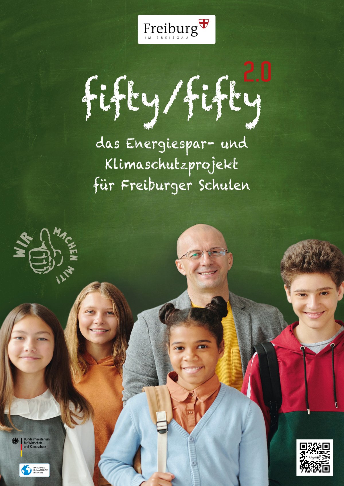 Poster zum Programm fifty/fifty 2.0 - vier Schüler_innen und ein Lehrer unter dem Schriftzug fifty/fifty