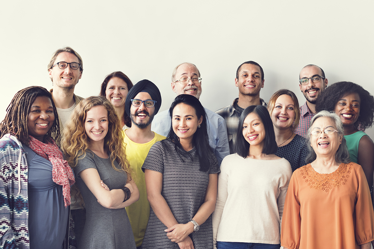 Eine Gruppe diverser Personen