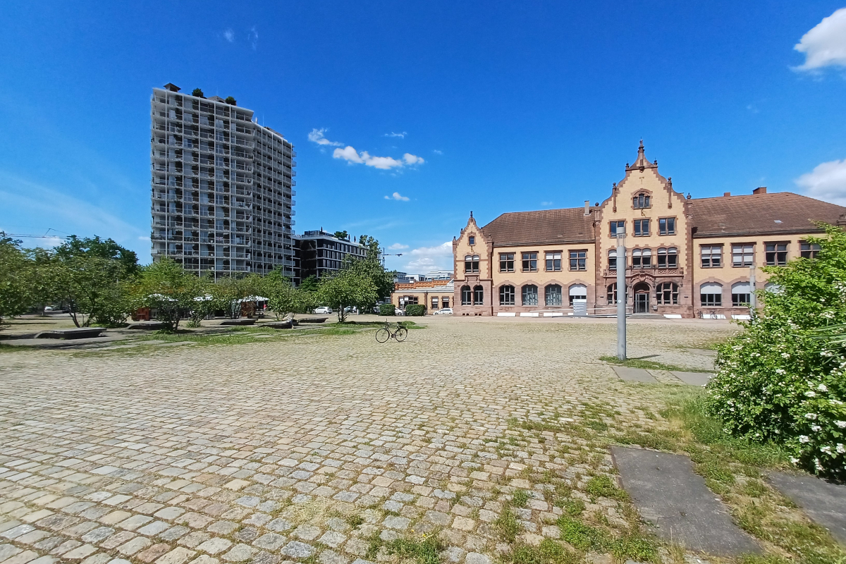 Zollhallenplatz