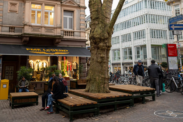 Podest zum Sitzen aus Holz