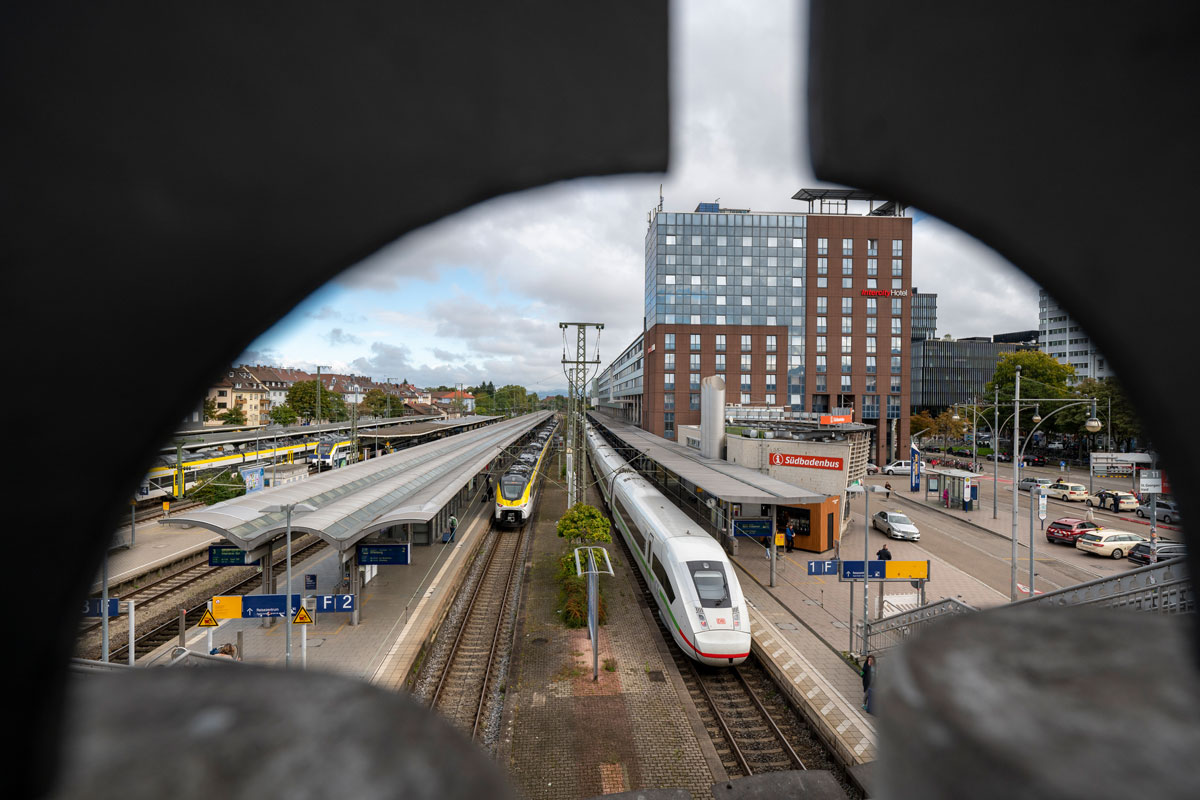 Blick auf den Freiburger Hauptbahnhof