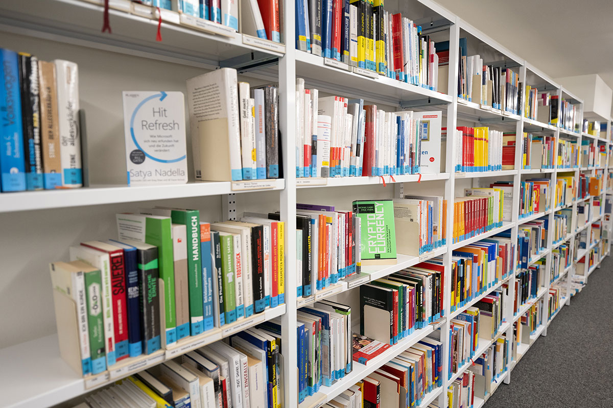 Bücher und Medien