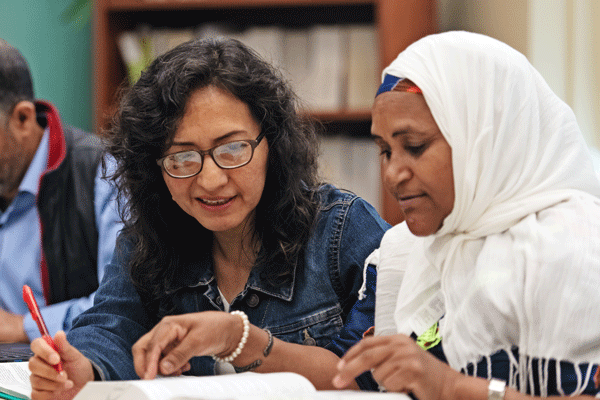 Drei Frauen im Beratungsgespräch