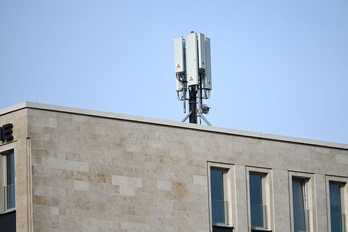 Mobilfunkmast auf Gebäude
