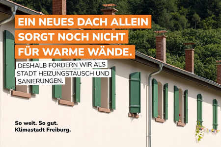 Front der Knopfhäuslesiedlung mit Claim: Ein neues Dach allein sorgt noch nicht für warme Wände. Deshalb fördern wir als Stadt Heizungstausch und Sanierungen.