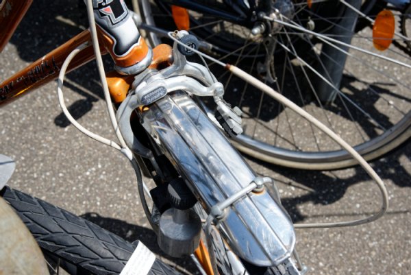 Fahrrad mit kaputter Vorderrad-Bremse