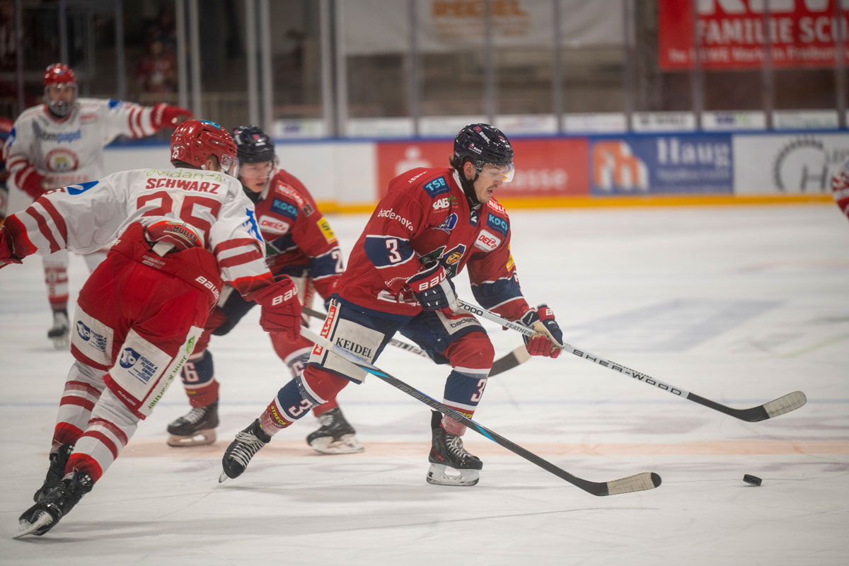 Eishockey-Spieler auf dem Eis