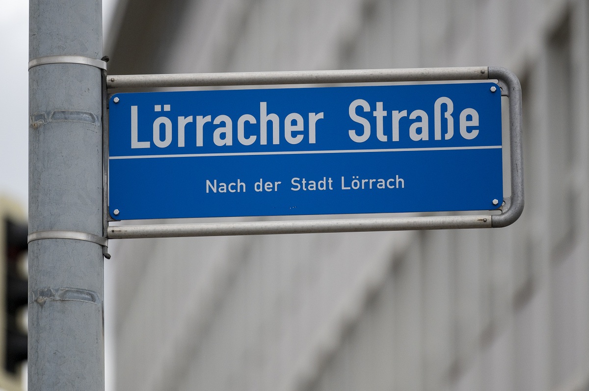 Straßenschild Lörracher Straße
