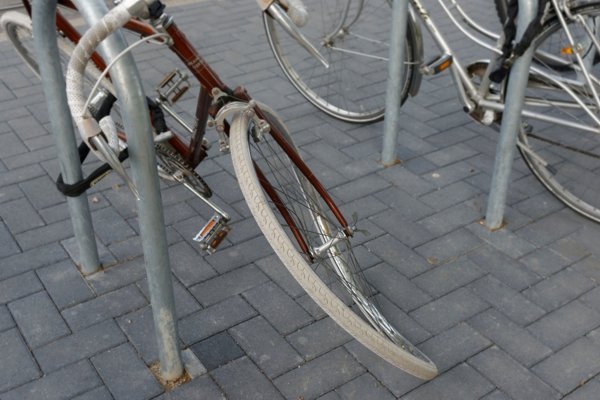 Fahrrad mit verbogenem Vorderrad