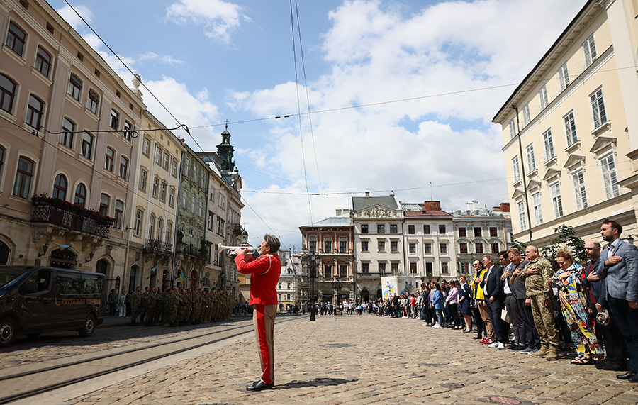 Besuch in der Ukraine: OB Horn und Bürgermeister von Kirchbach reisen in die Partnerstadt Lviv, um sich vor Ort ein Bild von den Auswirkungen des Kriegs zu machen. Tief bewegt kehren sie zurück. Im Gepäck haben sie den Dank der Gastgeber für die Freiburger Hilfsbereitschaft.