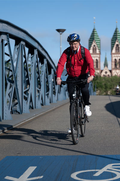 Erster Bürgermeister Ulrich von Kirchbach auf dem Fahrrad