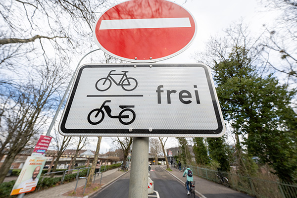 Fahrradfahrer_Innen in Einbahnstraße