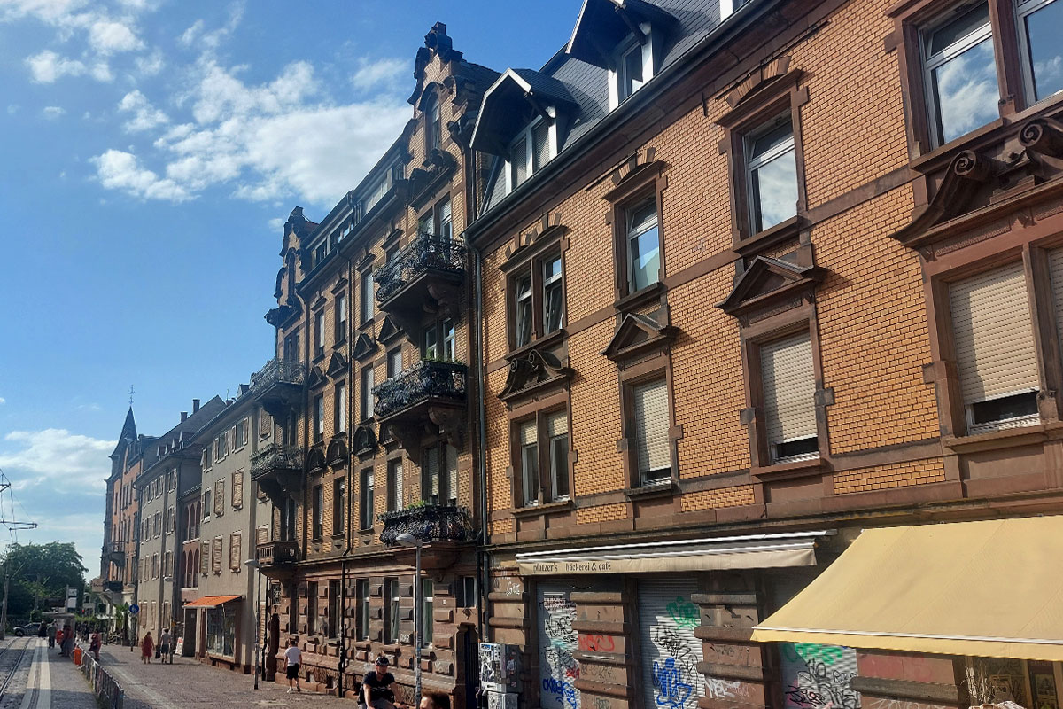 Verschiedene Dächer von Häusern in der Wiehre