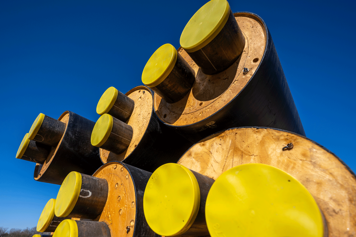 Fernwärmeleitungen - große Rollen/Rohre