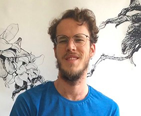 Fabio Köhler vor Zeichnung Fabio Köhler vor Zeichnung