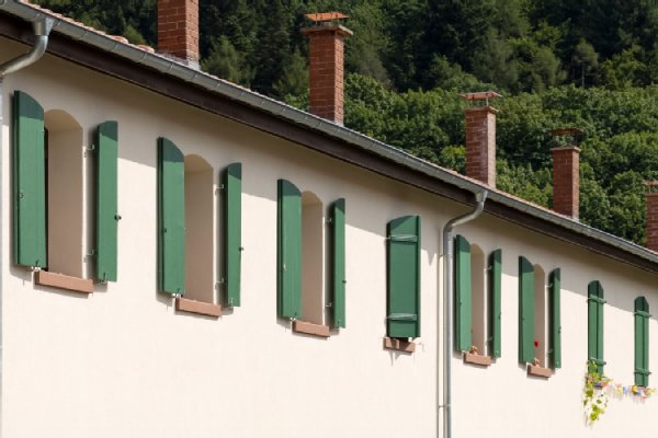 frisch sanierte Häuserzeile